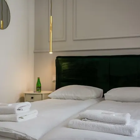 Deluxe Old Town Sw. Krzyza Wawelofts * Krakov