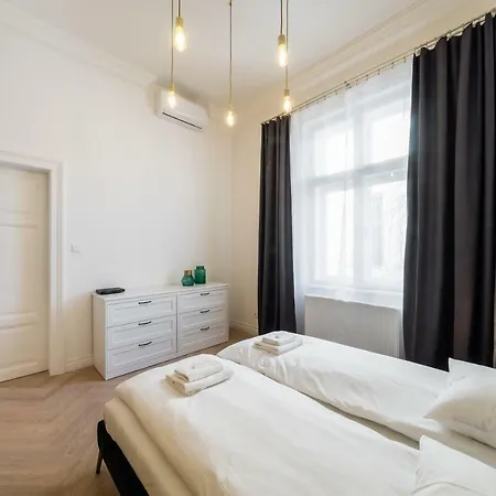 Deluxe Old Town Sw. Krzyza Wawelofts Апартаменты *